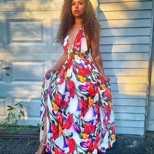 Beautiful flowing  floral maxi dress with splits